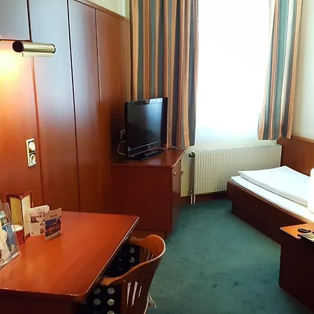 Paul's Hotel 4*